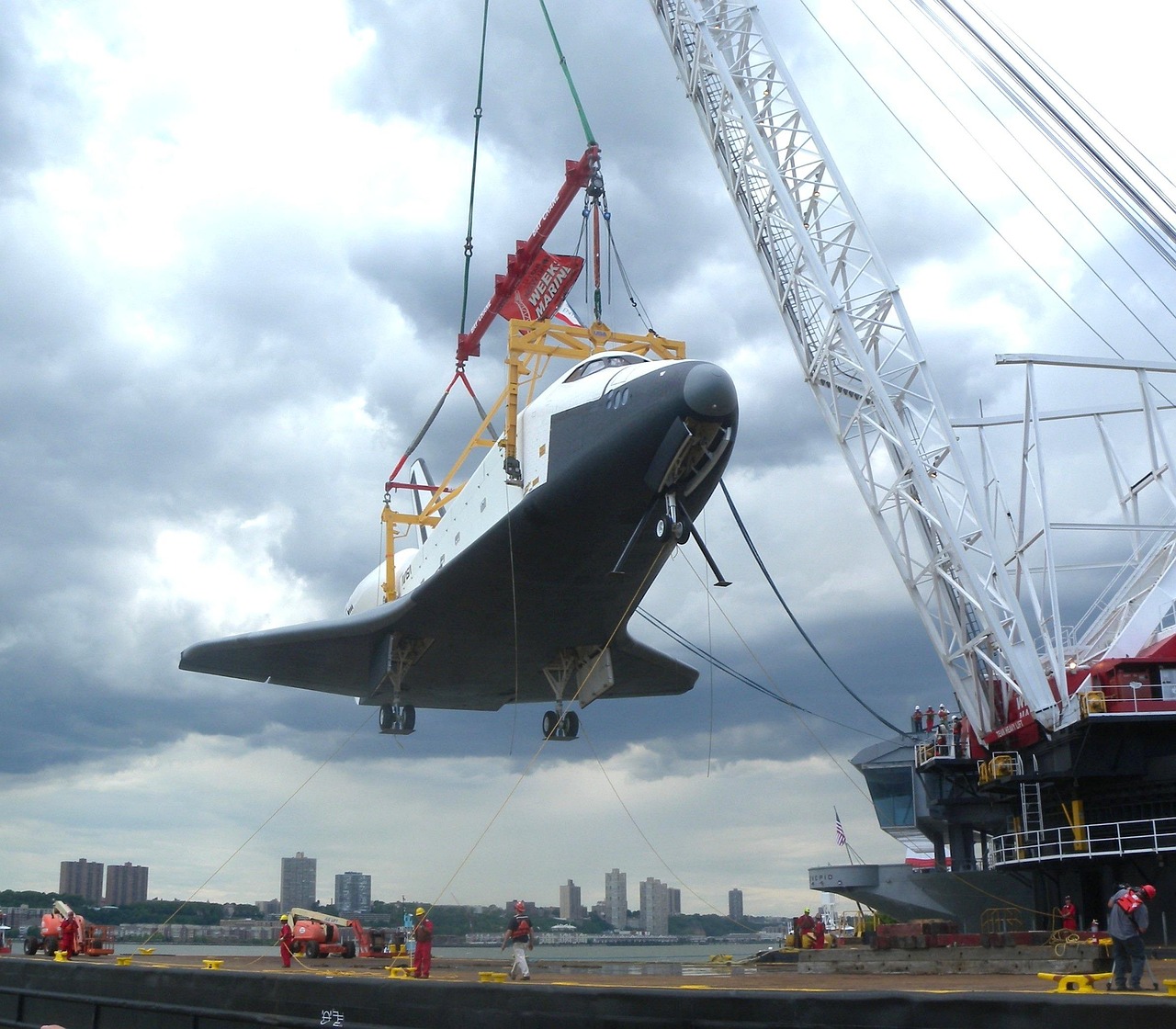 微信号新号白号：流量卡如何保障网络安全？哪些措施需采取？